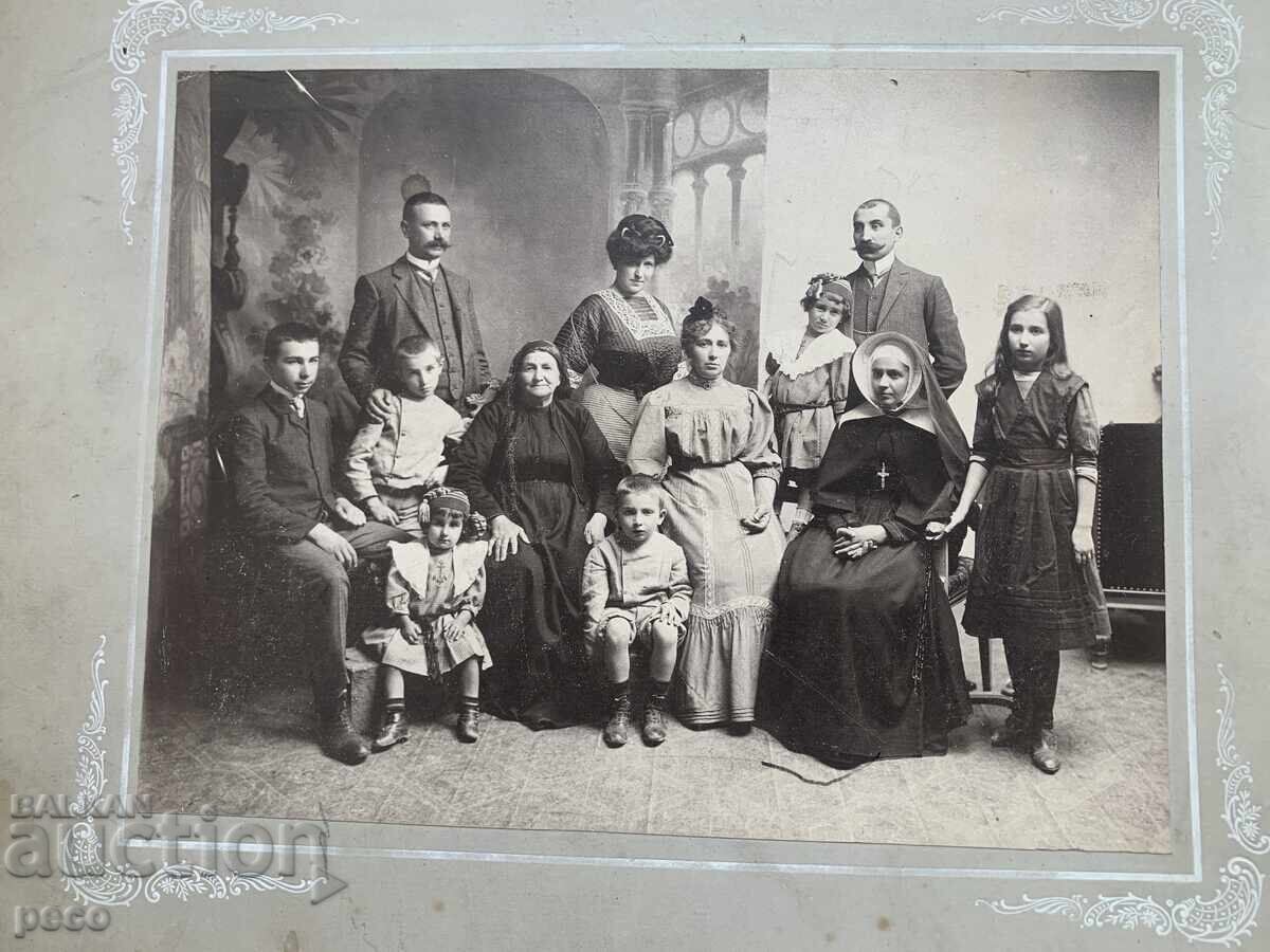 Photographer V. Velebni Plovdiv Family Photo with price 50.00 BGN | € 25.56