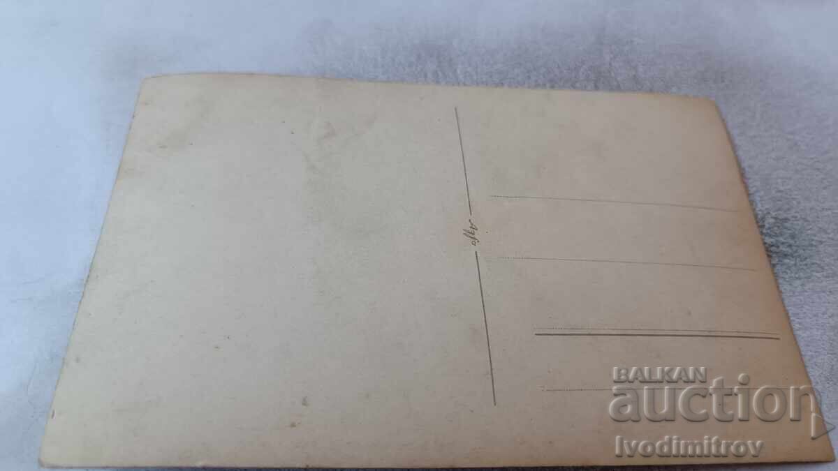 Снимка Ученички в парка през зимата с цена 2.35 лв. | € 1.20 Снимка Ученички в парка през зимата с цена 2.35 лв. | € 1.20