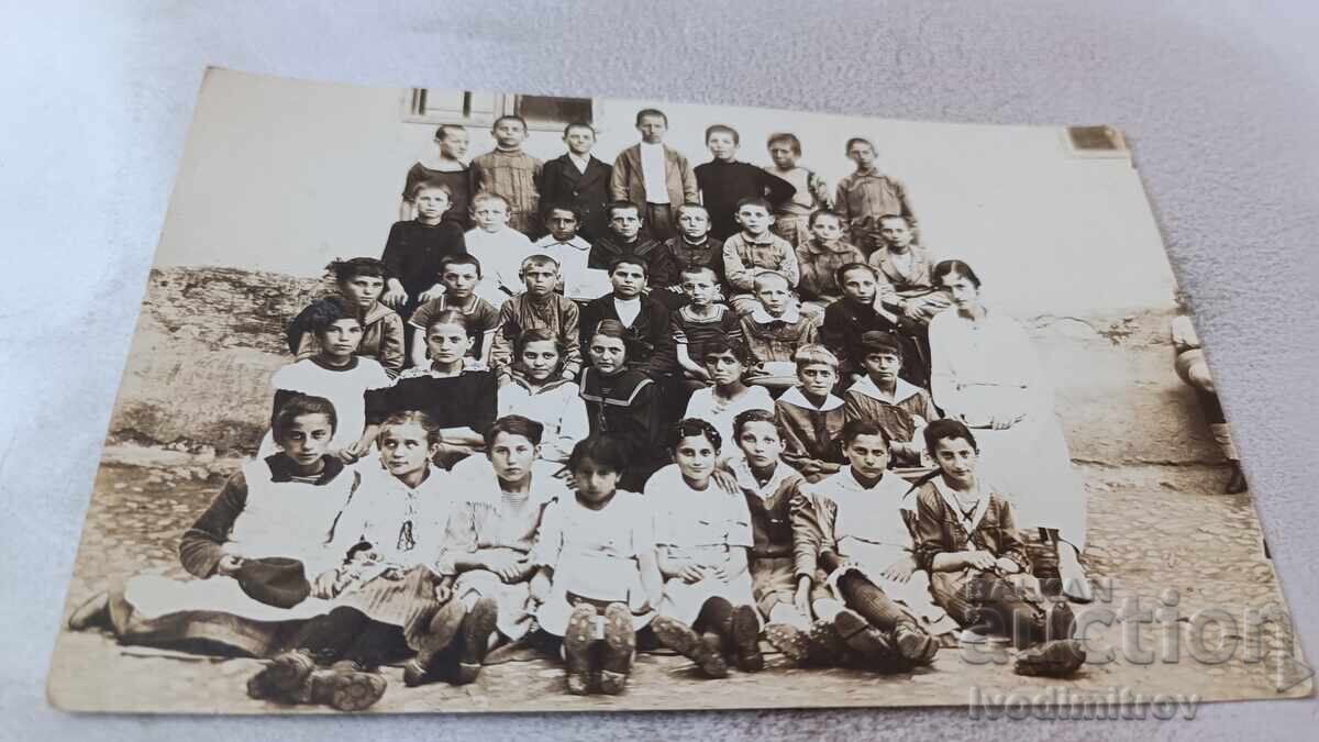 Photo of Students with their Teacher