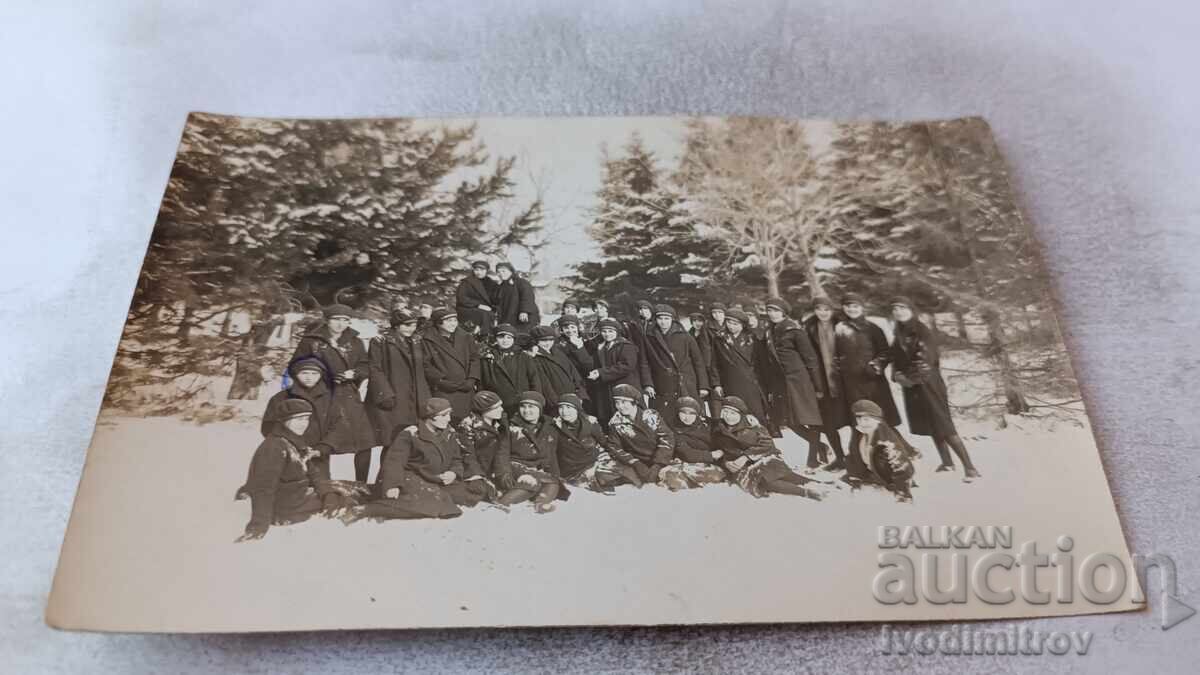 Photo Schoolgirls in the park in winter