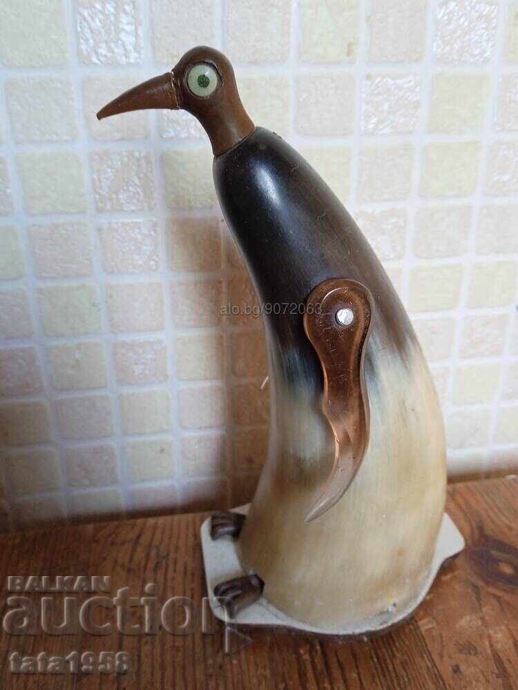 Licitație Figurină - Pinguin din corn, înălțime 14,5 cm