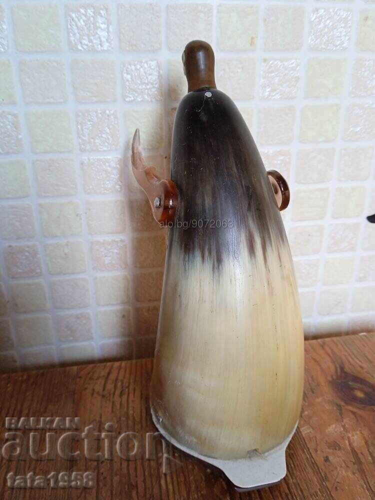 Livrarea Figurină - Pinguin din corn, înălțime 14,5 cm