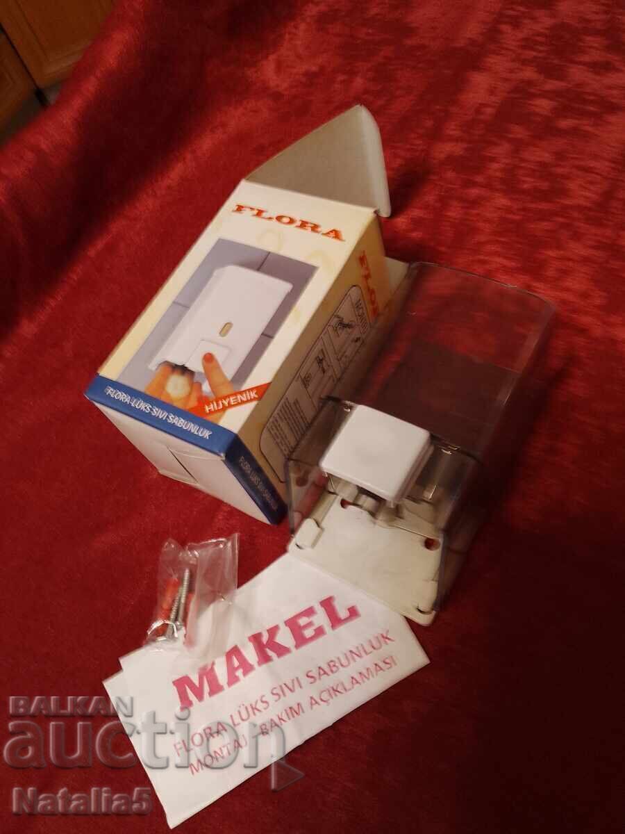 Dispozitiv dozator pentru săpun lichid