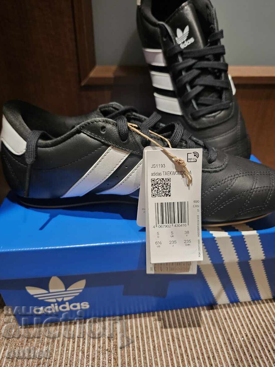 Γυναικεία αθλητικά παπούτσια Adidas με τιμή 11.11 BGN | € 5.68 Γυναικεία αθλητικά παπούτσια Adidas με τιμή 11.11 BGN | € 5.68