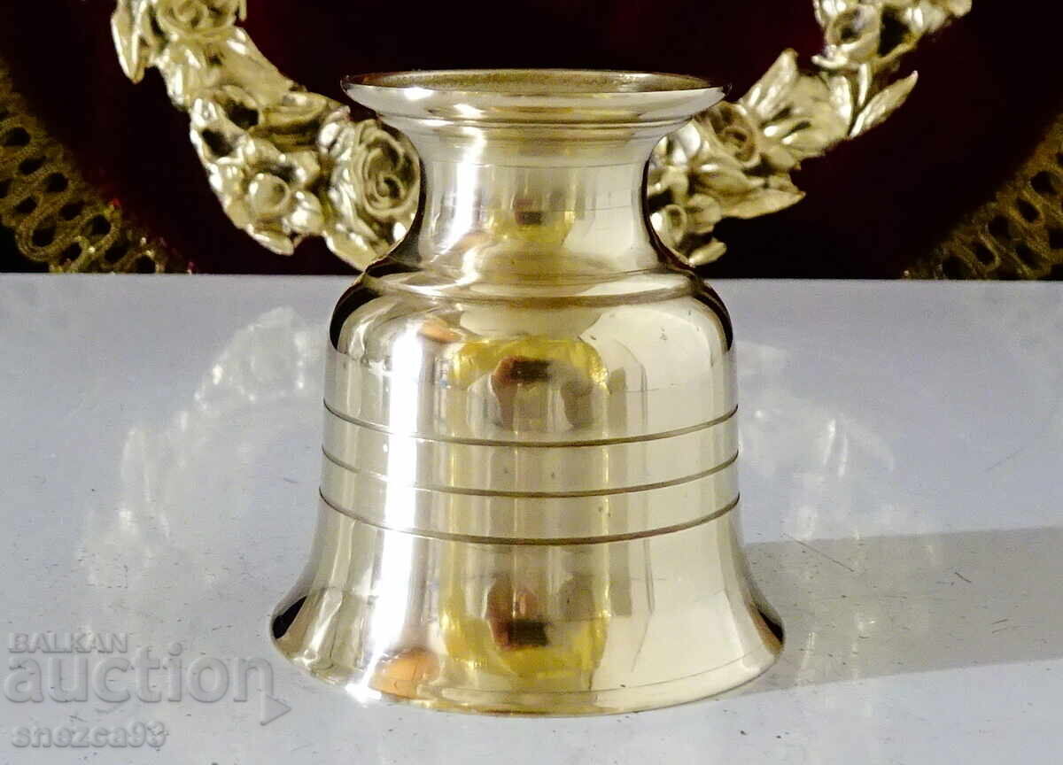 Аукцион Бронзова чаша за ракия 80 мл.,на столче. Аукцион Бронзова чаша за ракия 80 мл.,на столче.