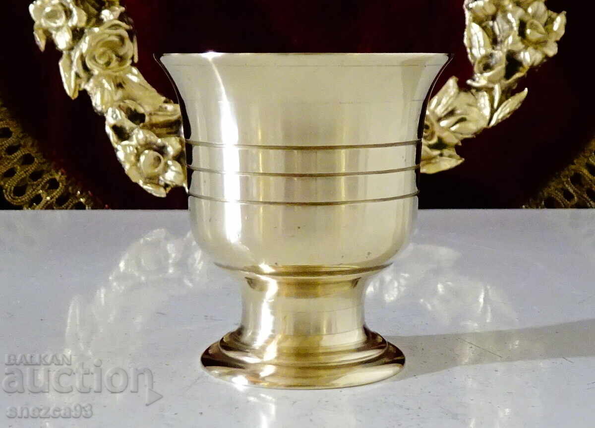 Бронзова чаша за ракия 80 мл.,на столче. Бронзова чаша за ракия 80 мл.,на столче.