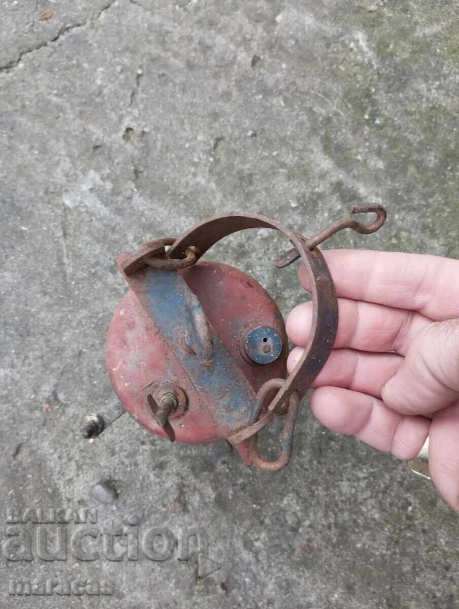 Lampă veche de miner, tip carbid cu preț € 10.00 | 19.56 BGN Lampă veche de miner, tip carbid cu preț € 10.00 | 19.56 BGN