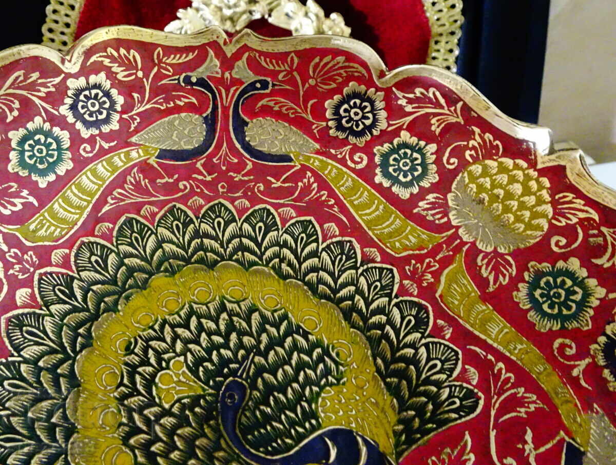 Delivery of Raised bronze fruit bowl, peacock, cloisonné enamel Delivery of Raised bronze fruit bowl, peacock, cloisonné enamel