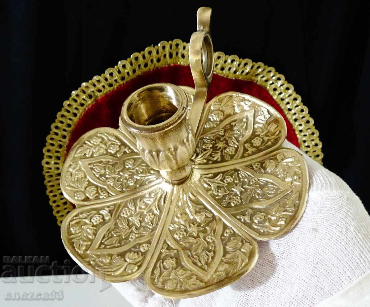 Victorian bronze candlestick, clover, ornaments with price 49.00 BGN | € 25.05 Victorian bronze candlestick, clover, ornaments with price 49.00 BGN | € 25.05