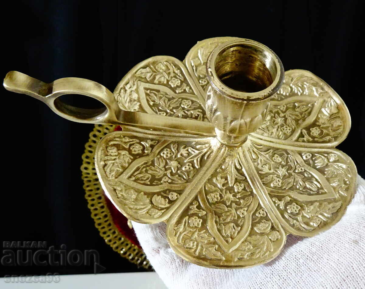 Auction Victorian bronze candlestick, clover, ornaments Auction Victorian bronze candlestick, clover, ornaments