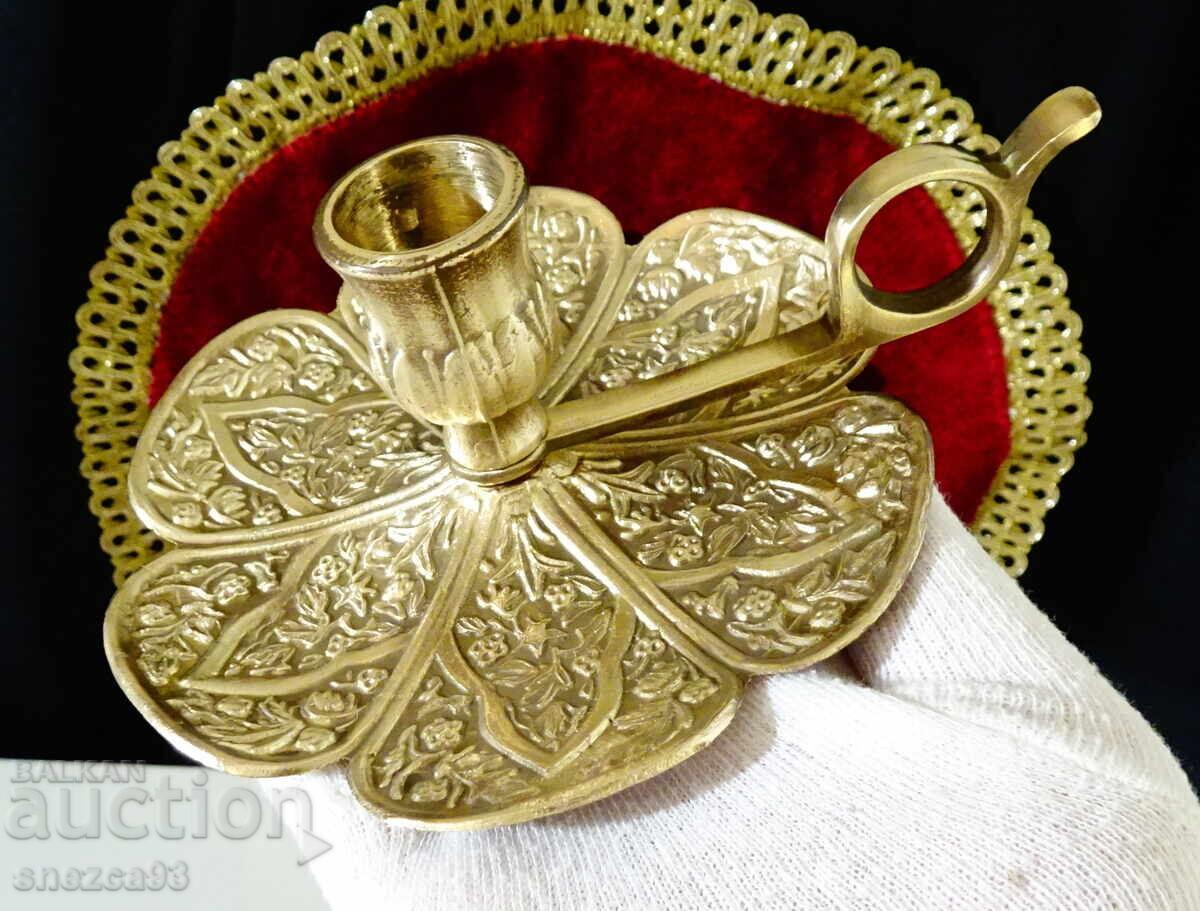 Victorian bronze candlestick, clover, ornaments Victorian bronze candlestick, clover, ornaments