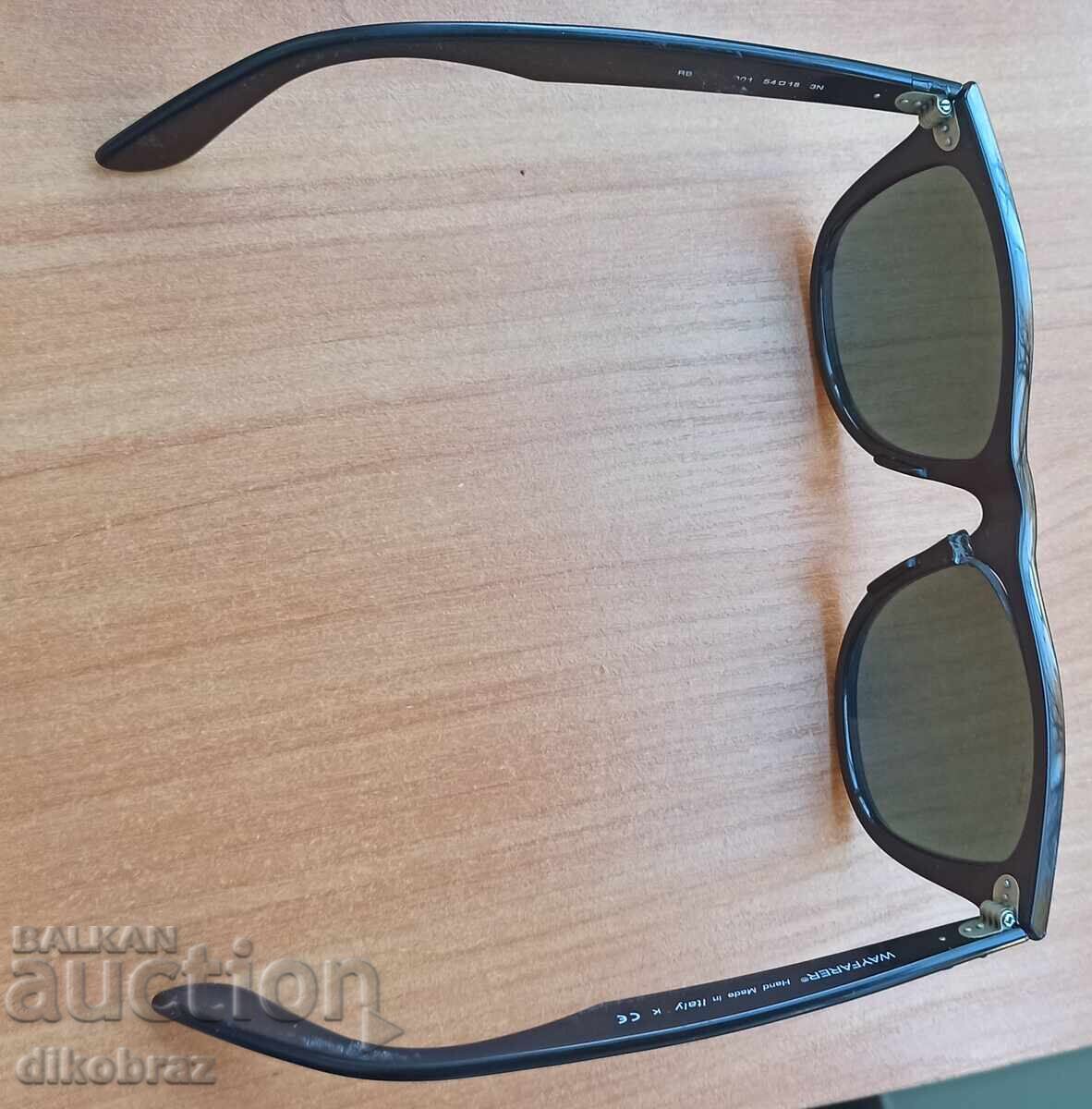 Auction  Ray-Ban Wayfarer model glasses - for gluing - from a penny
