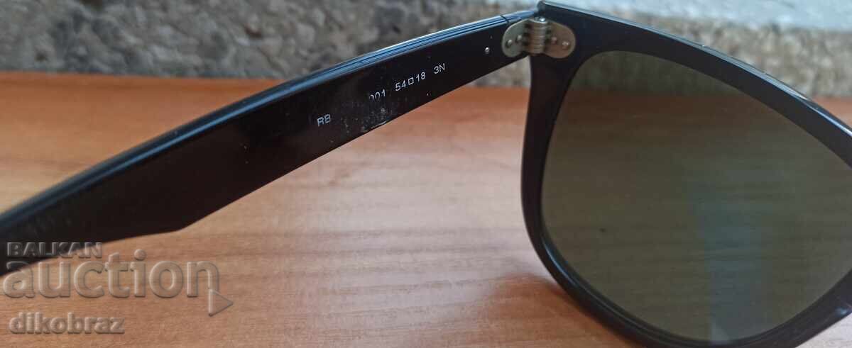 Delivery of Ray-Ban Wayfarer model glasses - for gluing - from a penny