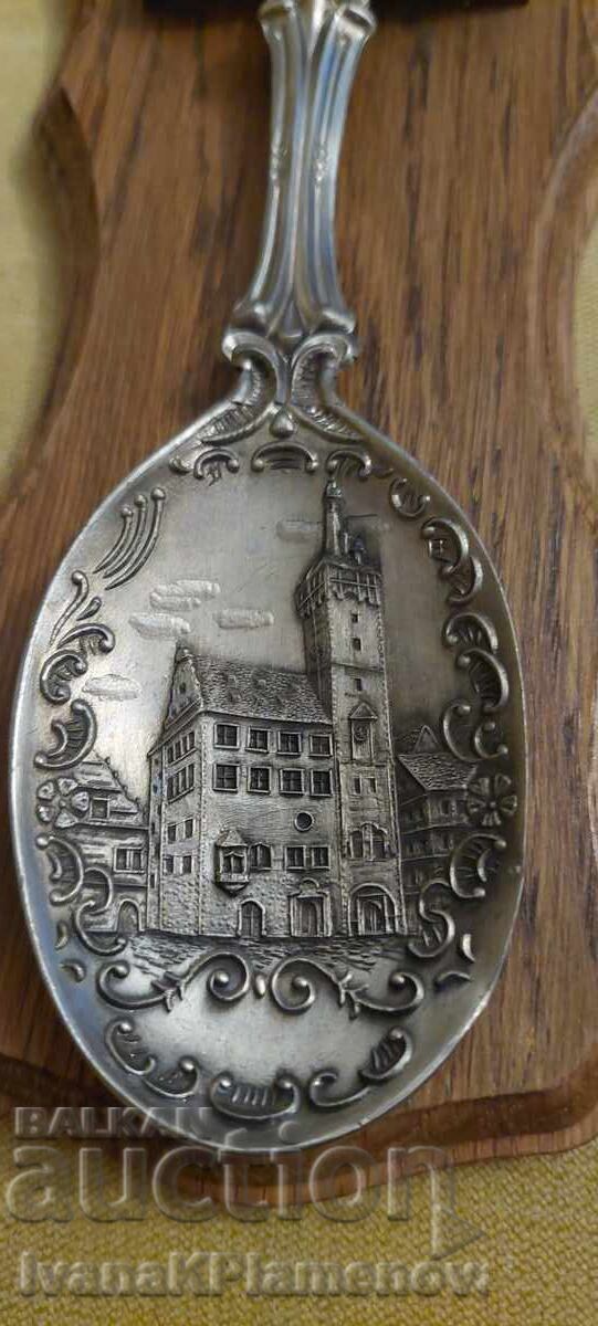 Auction  Souvenir for connoisseurs