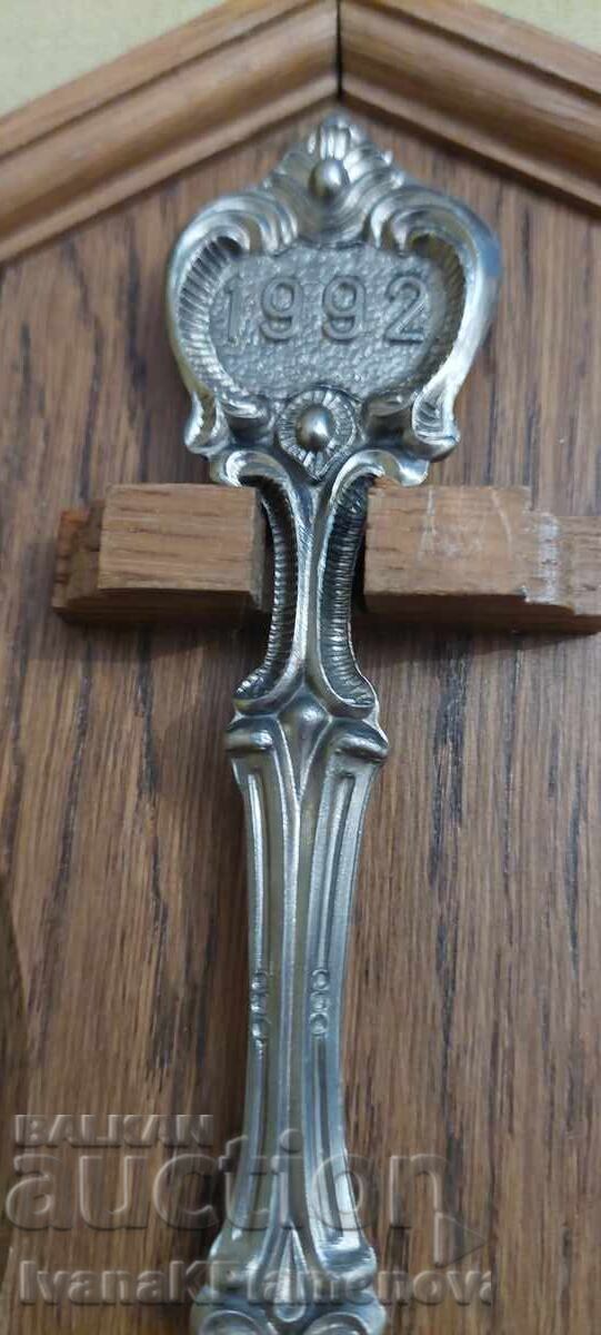 Delivery of Souvenir for connoisseurs