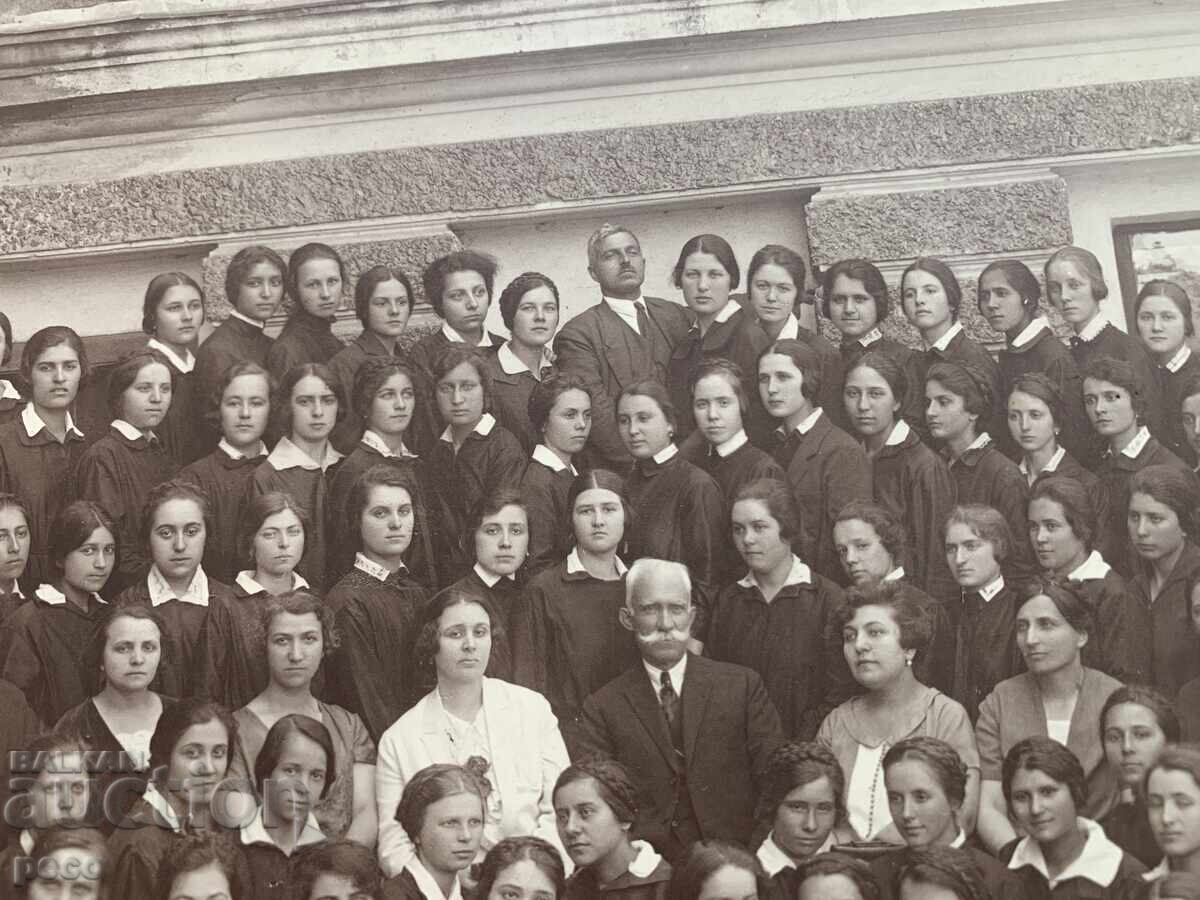 Девическа гимназия в Пловдив Фотограф Щайнберг стара снимка