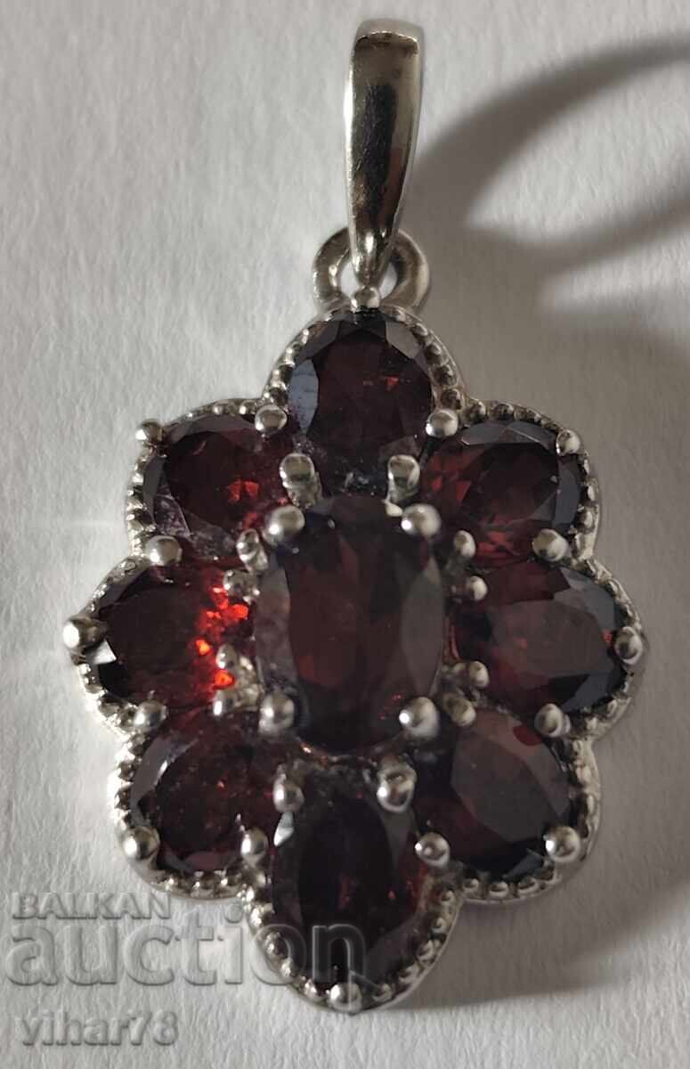 Silver pendant with garnet with price 76.00 BGN | € 38.86 Silver pendant with garnet with price 76.00 BGN | € 38.86