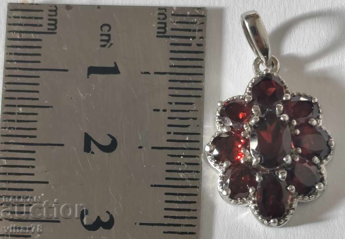 Auction Silver pendant with garnet Auction Silver pendant with garnet