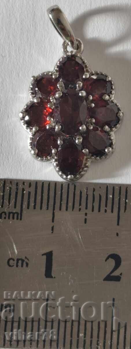 Delivery of Silver pendant with garnet Delivery of Silver pendant with garnet