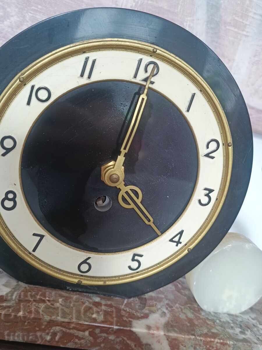 Delivery of WATCH Mechanical STYLE ART DECO, BLACK AND BEIGE MARBLE Dog Delivery of WATCH Mechanical STYLE ART DECO, BLACK AND BEIGE MARBLE Dog