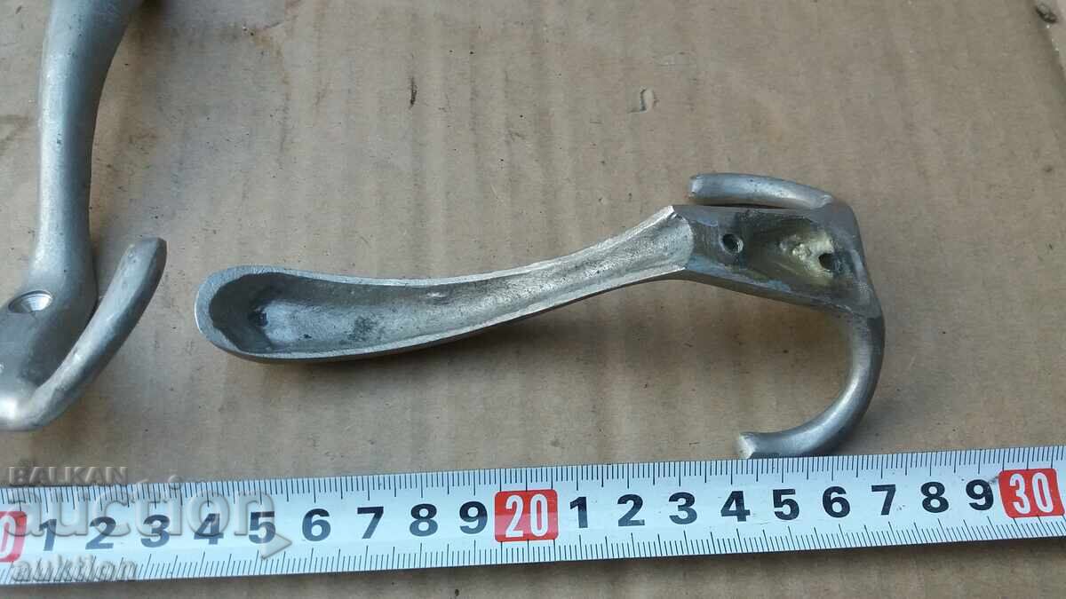 Livrarea LOT DE 3 BUCĂȚI CU UMERASE MASIVE DIN BRONZ