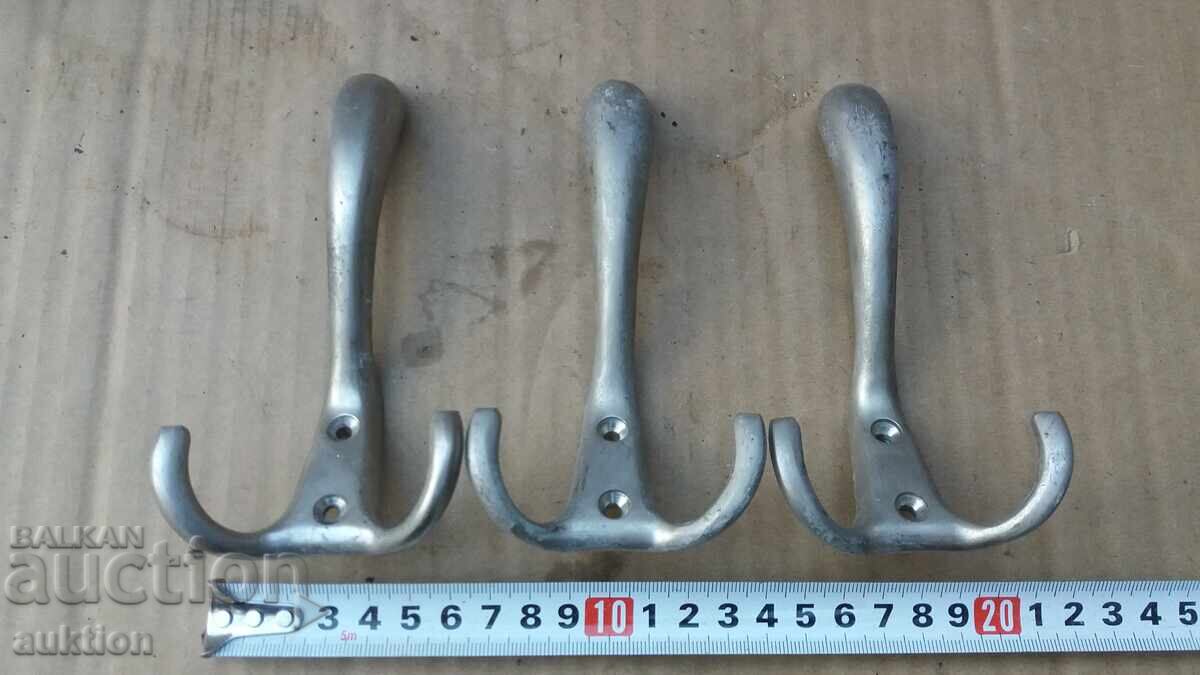 LOT DE 3 BUCĂȚI CU UMERASE MASIVE DIN BRONZ