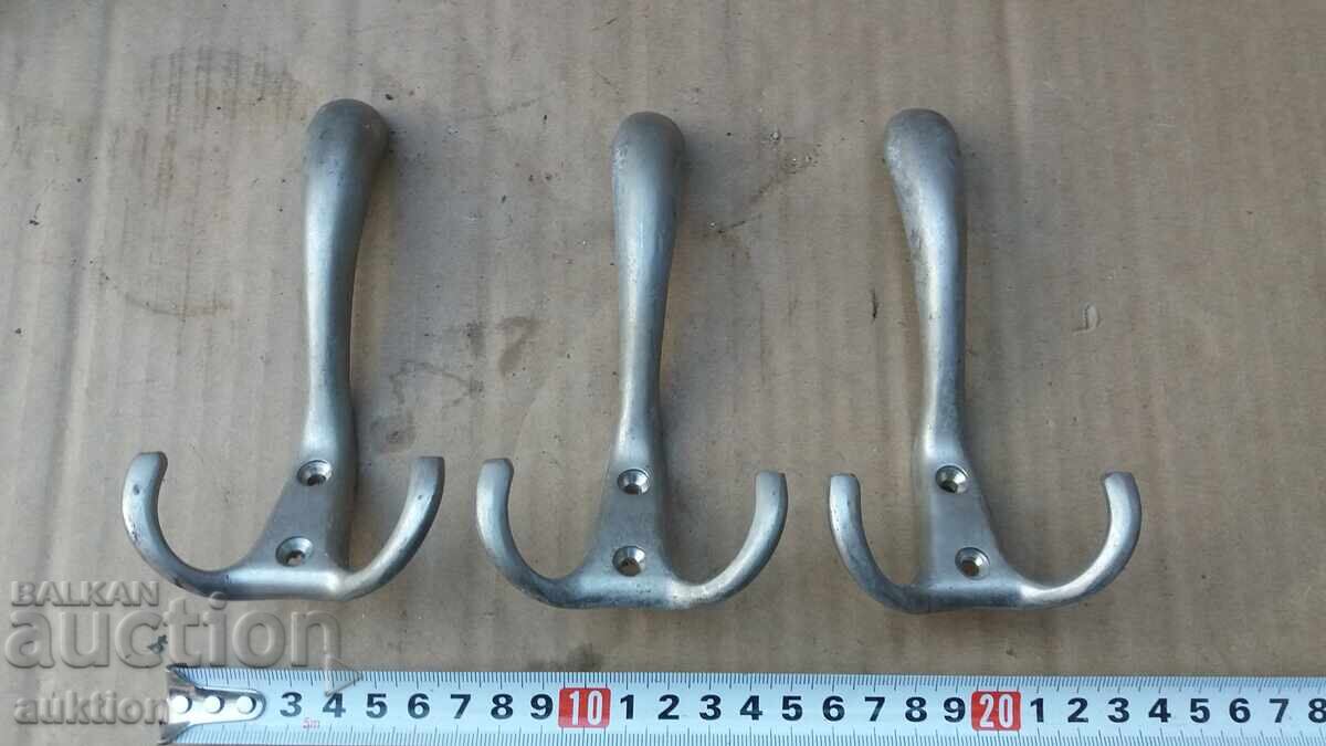 Partida ot 3 τεμάχια στιβαρών μπρούτζινων κρεμαστρών