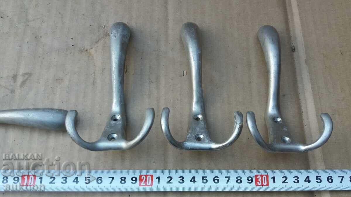 Delivery of LOT OF 4 SOLID BRONZE HANGERS