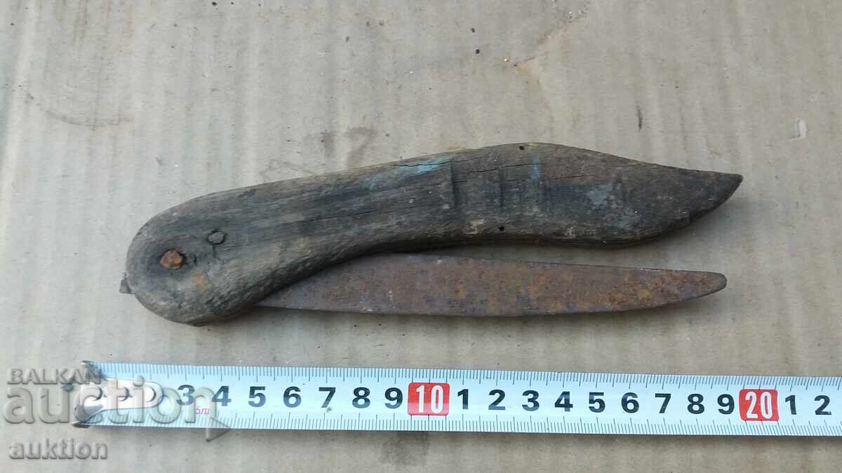 OLD BLANKET, POCKET KNIFE with price 5.99 BGN | € 3.06 OLD BLANKET, POCKET KNIFE with price 5.99 BGN | € 3.06