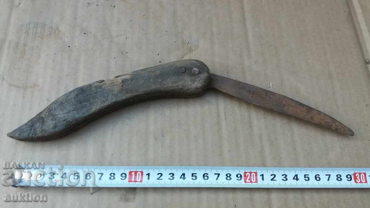 OLD BLANKET, POCKET KNIFE - 6 OLD BLANKET, POCKET KNIFE - 6