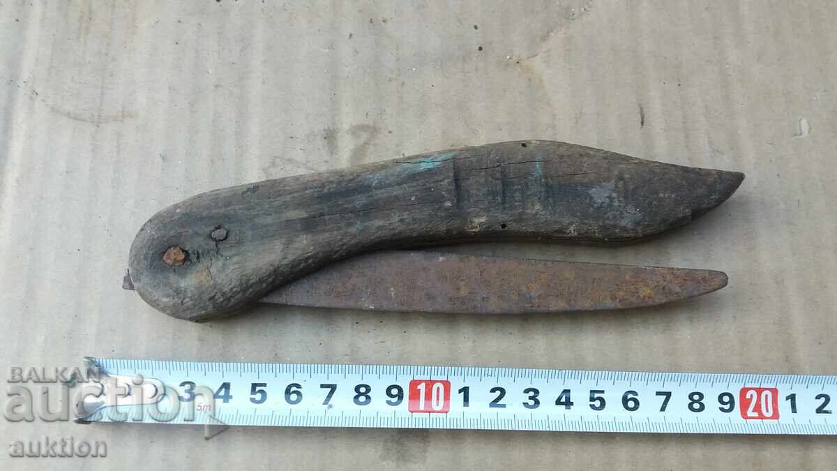 OLD BLANKET, POCKET KNIFE OLD BLANKET, POCKET KNIFE