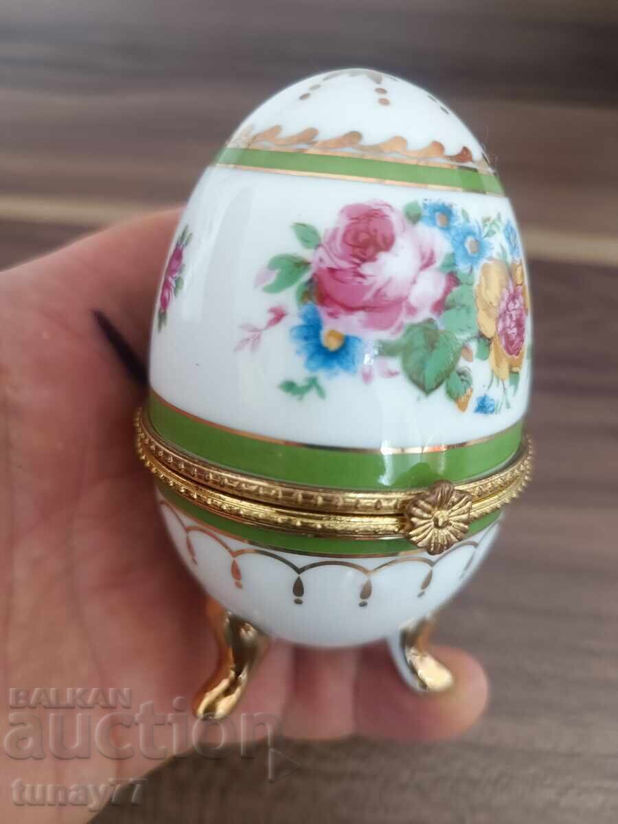 Доставка на ВИНТИЖ ПОРЦЕЛАНОВО ЯЙЦЕ без забележки Доставка на ВИНТИЖ ПОРЦЕЛАНОВО ЯЙЦЕ без забележки