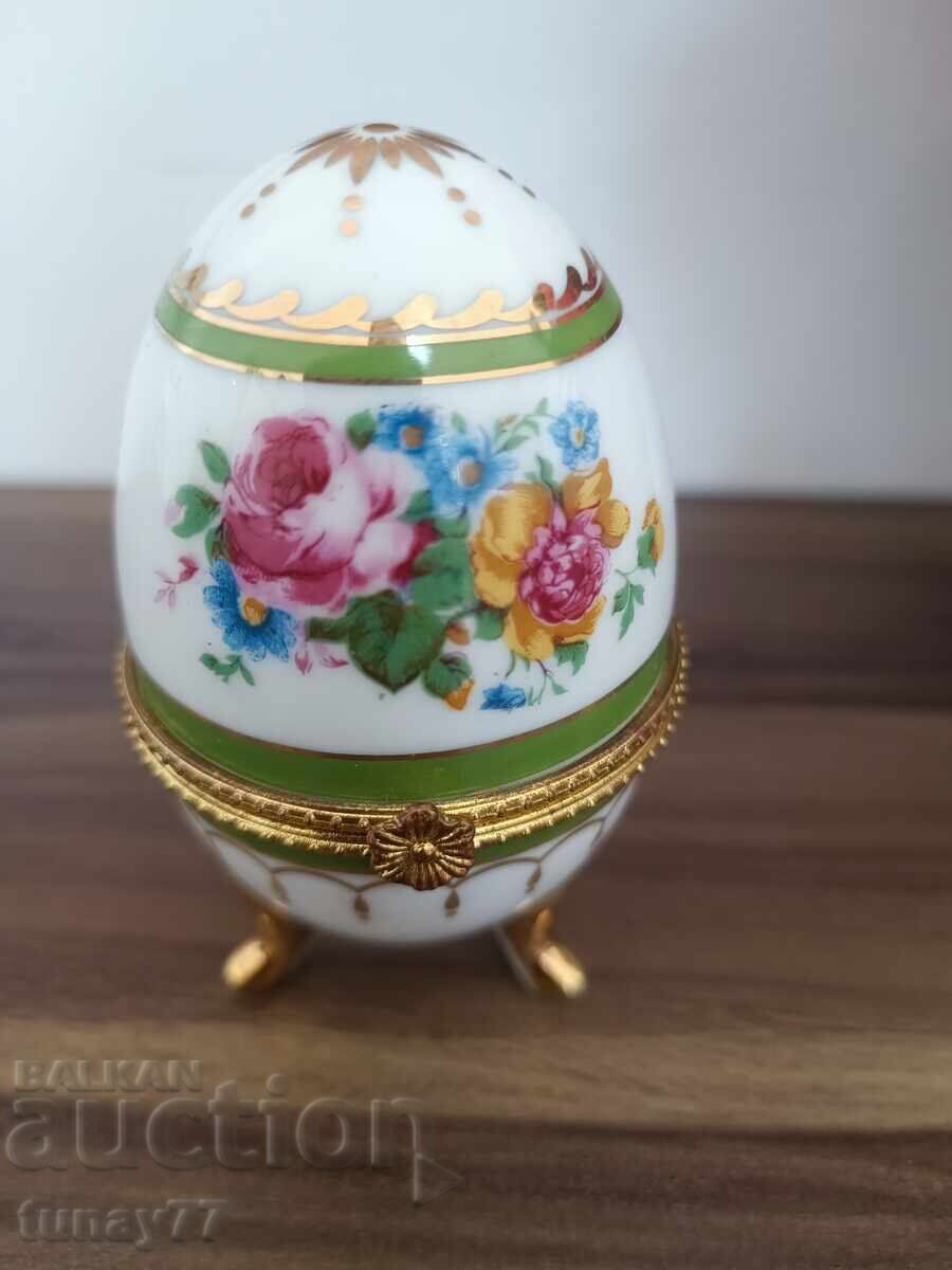 ВИНТИЖ ПОРЦЕЛАНОВО ЯЙЦЕ без забележки - 6 ВИНТИЖ ПОРЦЕЛАНОВО ЯЙЦЕ без забележки - 6