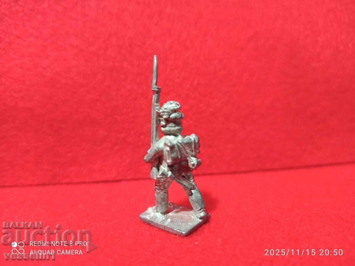 Soldat de plumb vechi din anii '50, necolorat, detaliat Kinder cu preț € 5.00 | 9.78 BGN