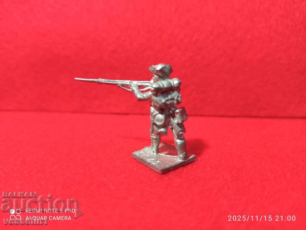 Old lead soldier from the 50s unpainted Kinder detailed with price 12.00 BGN | € 6.14 Old lead soldier from the 50s unpainted Kinder detailed with price 12.00 BGN | € 6.14