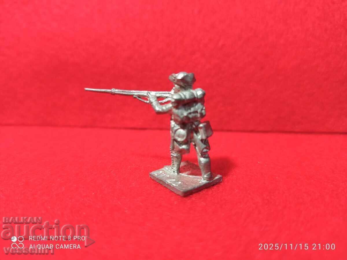 Soldat de plumb vechi din anii '50, necolorat, detaliat Kinder cu preț € 5.00 | 9.78 BGN
