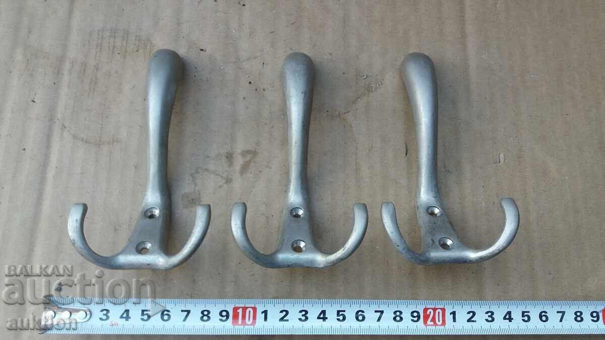 LOT DE 3 BUCĂȚI CU UMERASE MASIVE DIN BRONZ cu preț 9.99 BGN | € 5.11