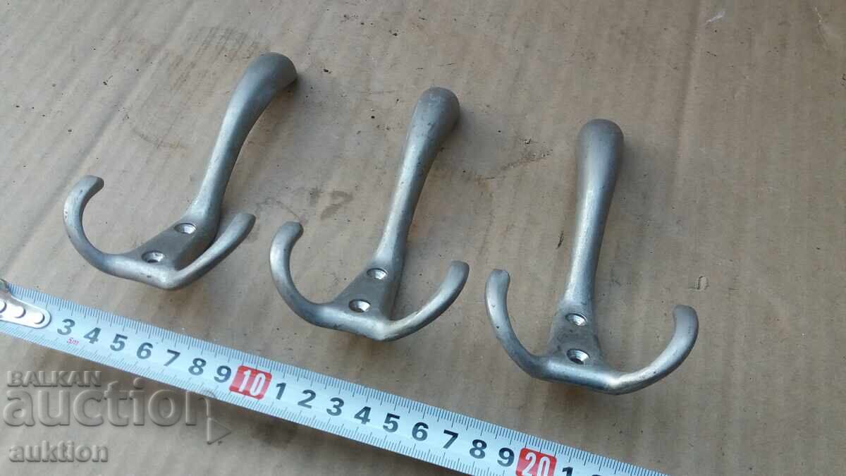 Livrarea LOT DE 3 BUCĂȚI CU UMERASE MASIVE DIN BRONZ