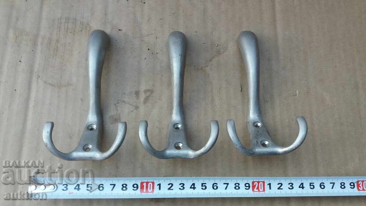 LOT DE 3 BUCĂȚI CU UMERASE MASIVE DIN BRONZ