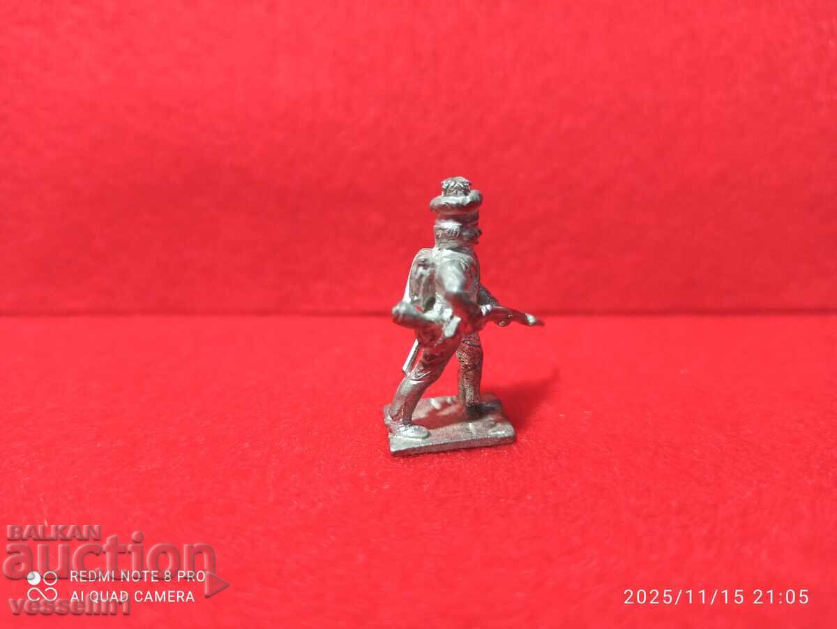 Auction  Old lead soldier from the 50s unpainted Kinder detailed