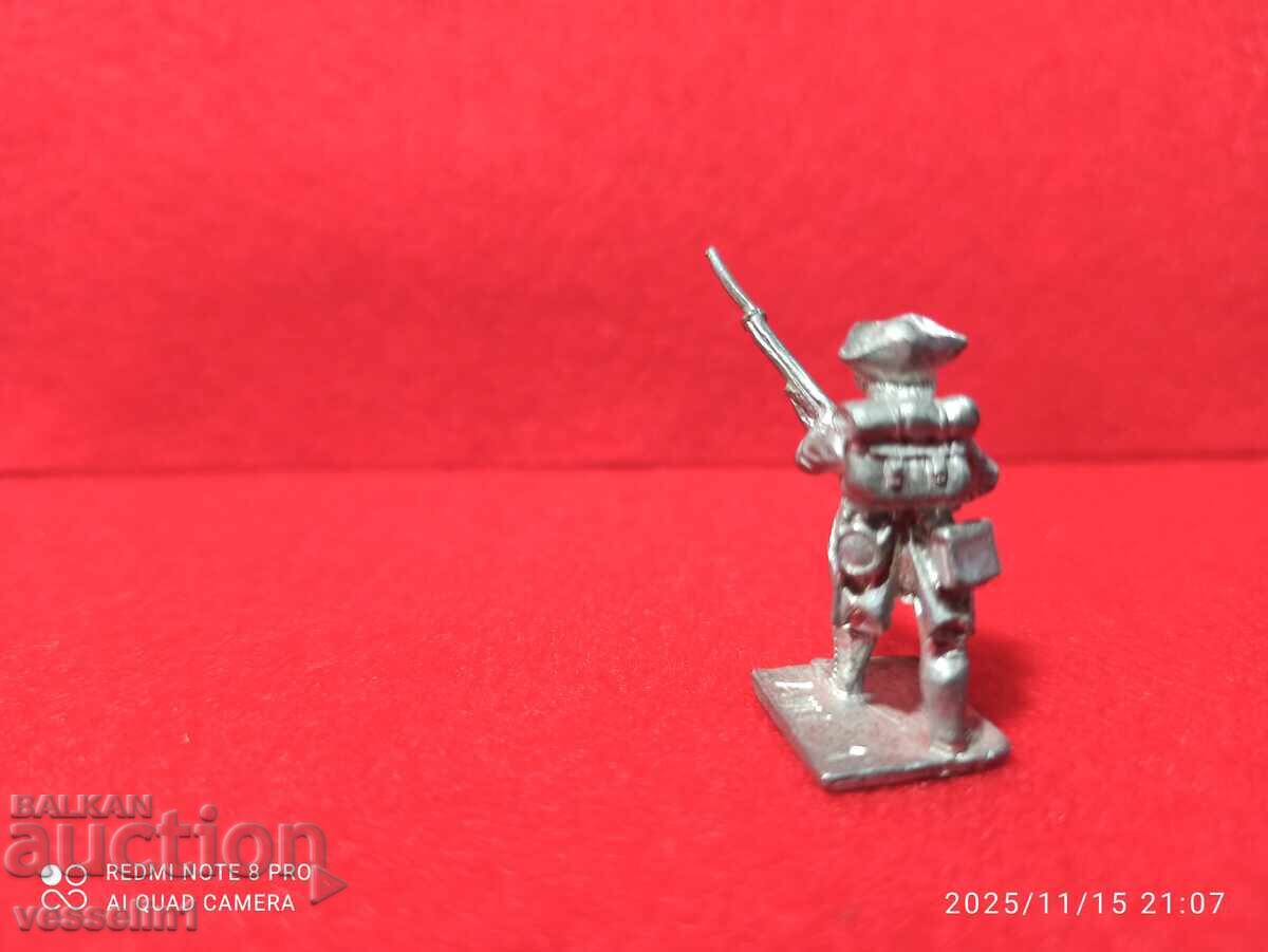 Παλιός κασσιτέρινιος στρατιώτης δεκαετίας '50, άβαφος Kinder, λεπτομερής με τιμή 12.00 BGN | € 6.14