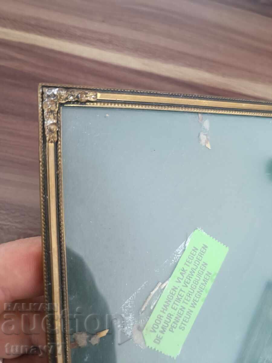 Rame foto vintage din bronz cu preț 5.00 BGN | € 2.56 Rame foto vintage din bronz cu preț 5.00 BGN | € 2.56