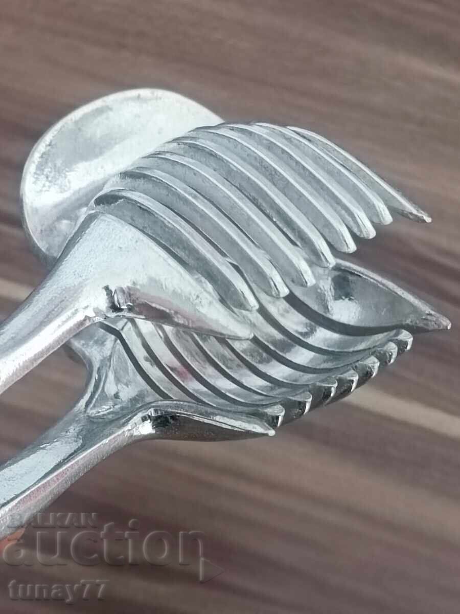 Delivery of Hand-held stainless steel cutter for fruits and other things