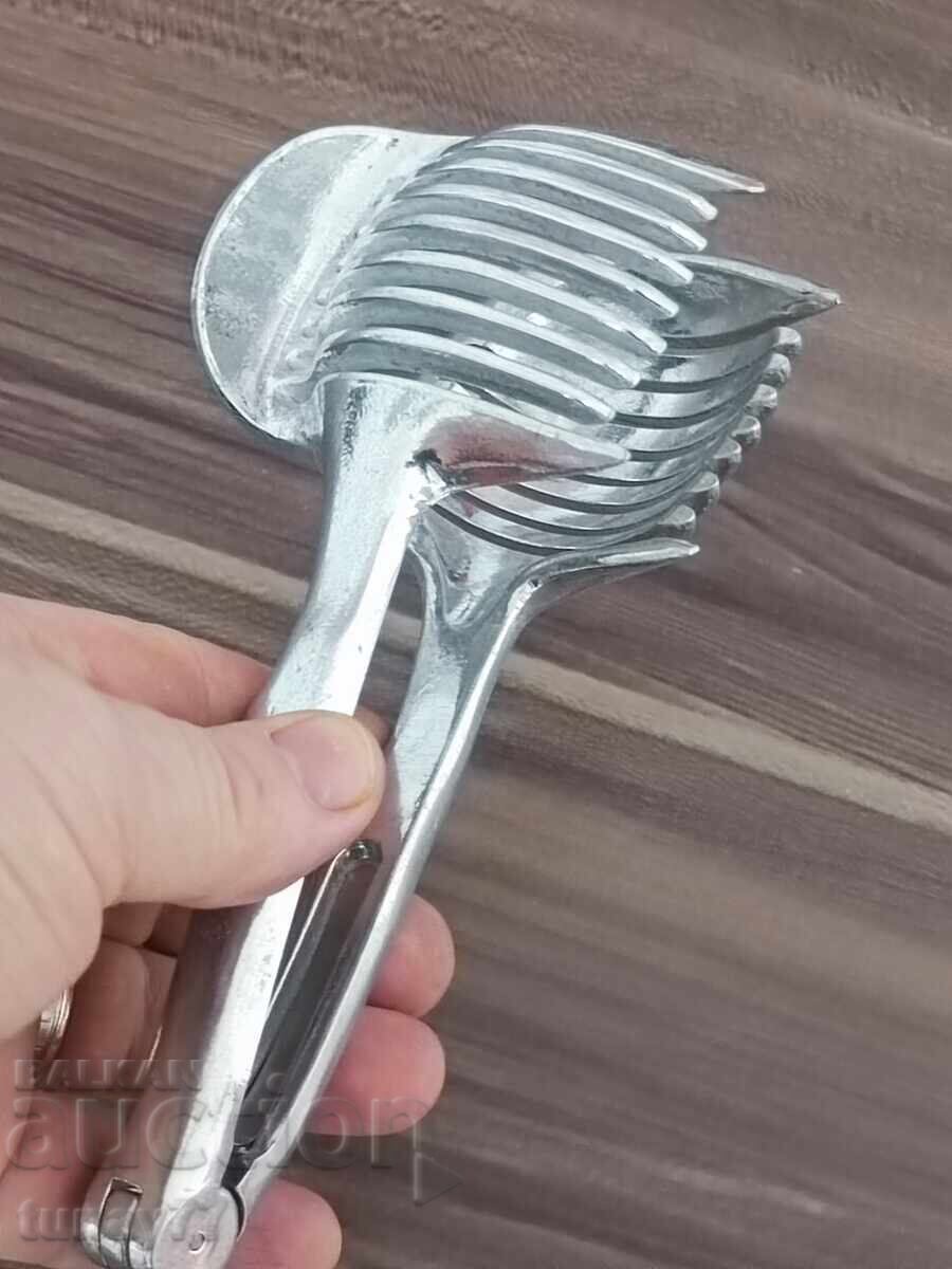 Hand-held stainless steel cutter for fruits and other things - 6