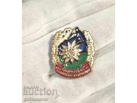 insignă cuceritor al conducătorilor de munte bronz anii 60