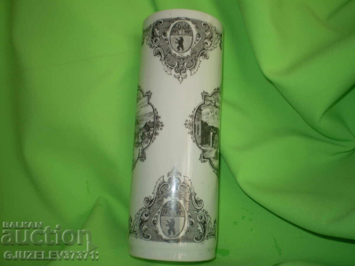 Vază retro din porțelan made in GDR cu preț 139.00 BGN | € 71.07