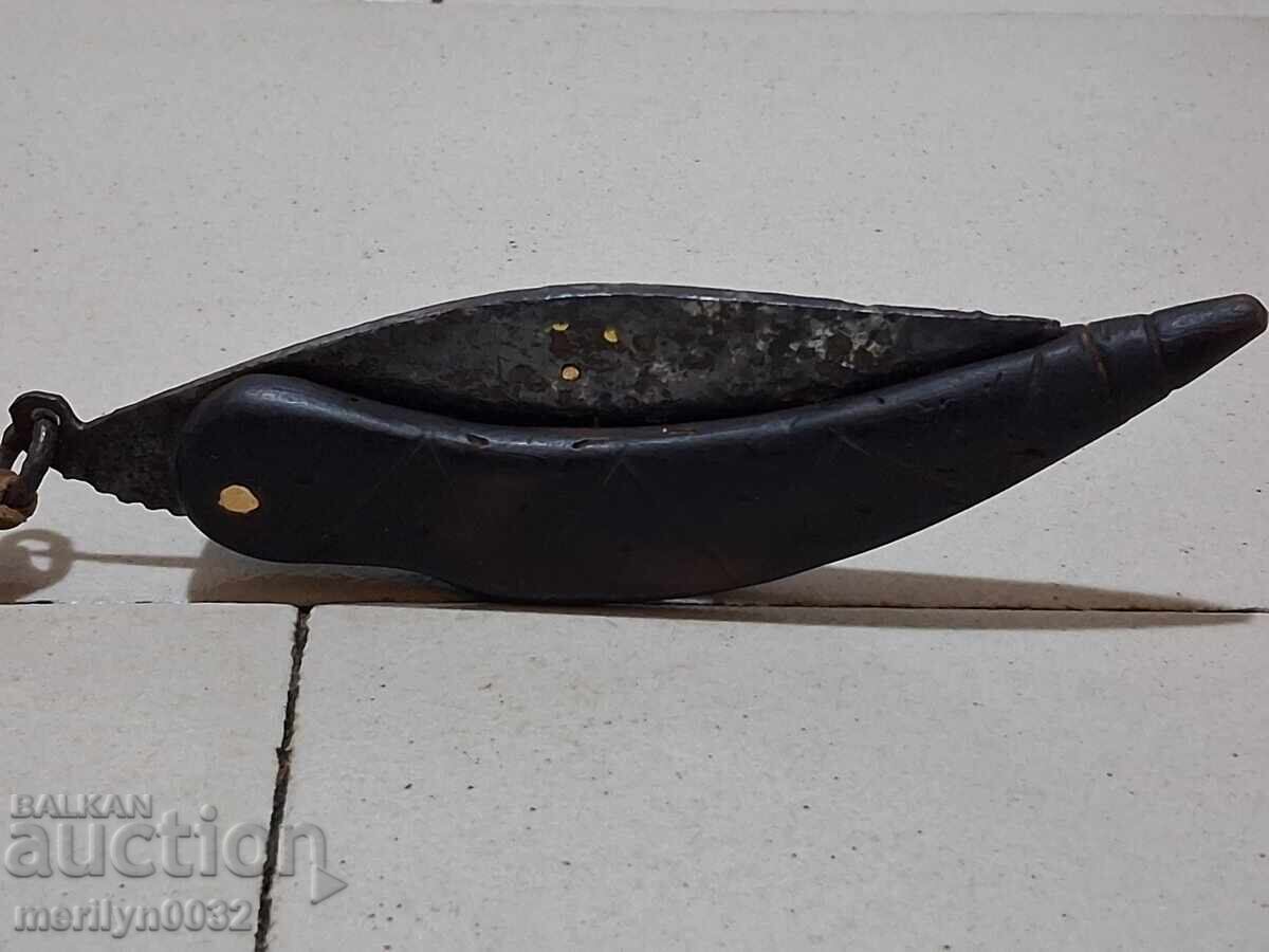 Delivery of Very old knife leg