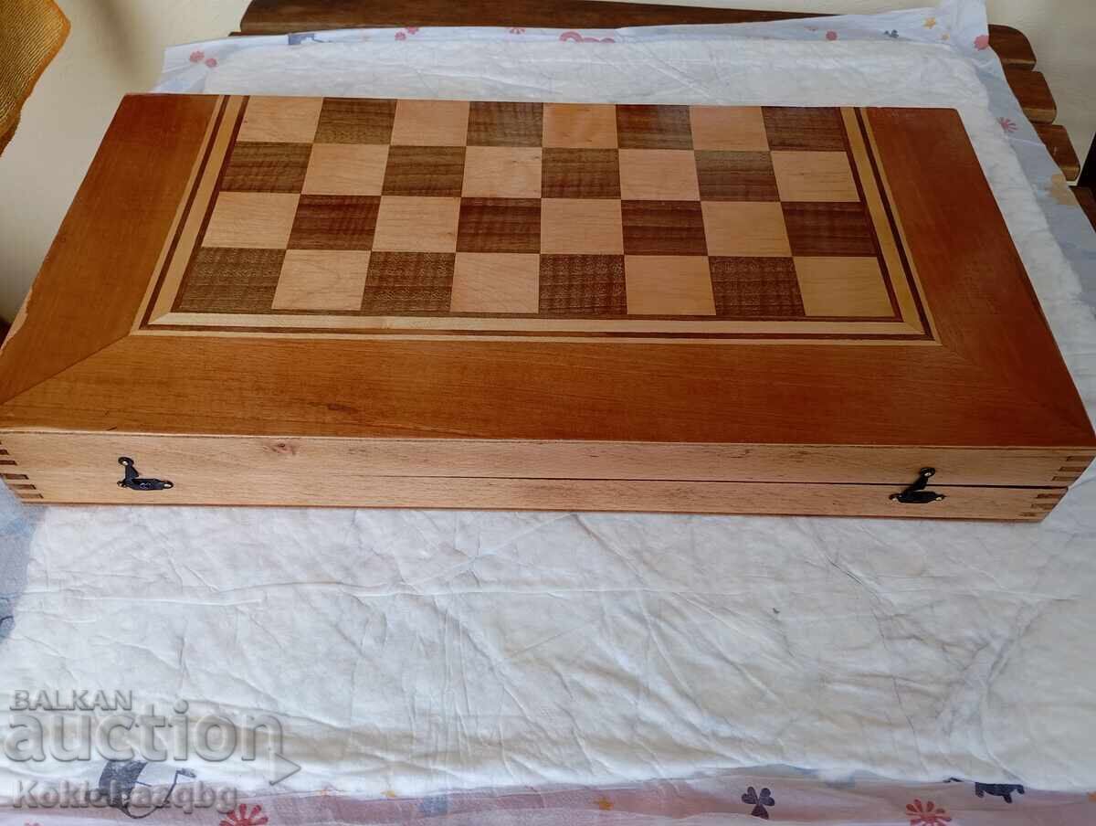 Auction  Old wooden chess box