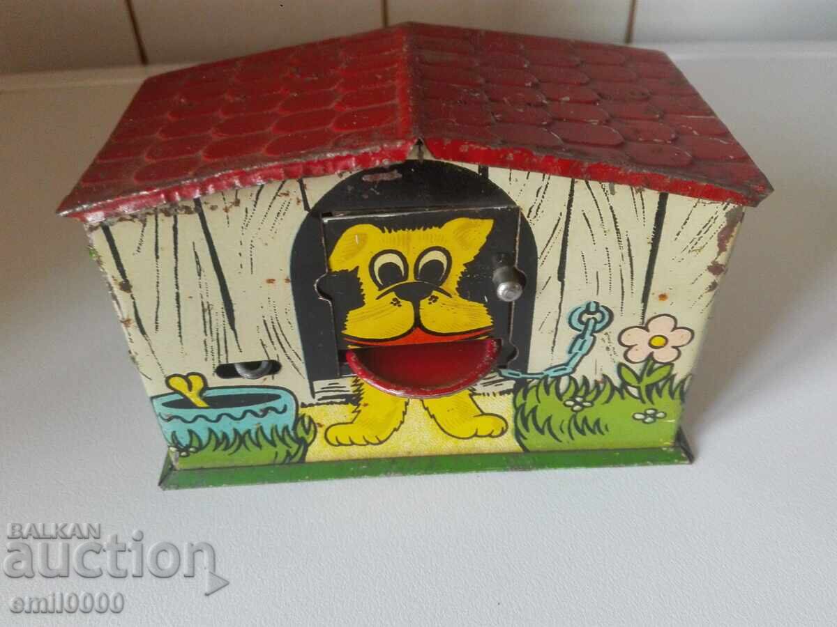 Παλιό παιχνίδι - μεταλλικό κουμπαράκι με τιμή 9.99 BGN | € 5.11 Παλιό παιχνίδι - μεταλλικό κουμπαράκι με τιμή 9.99 BGN | € 5.11