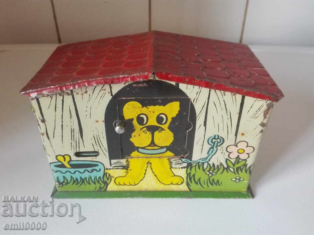 Παλιό παιχνίδι - μεταλλικό κουμπαράκι Παλιό παιχνίδι - μεταλλικό κουμπαράκι